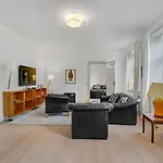 6 Bedroom Gorgeous In Σπίτι διακοπών *